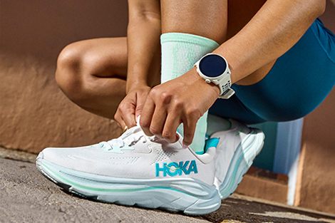 hoka-clifton-10-vrouw-strikt-veters.jpg