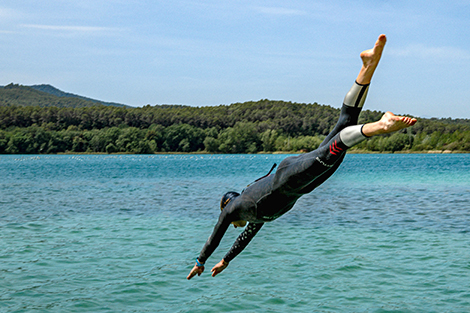 man-duikend-met-wetsuit-aan.jpg