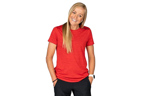 vrouw-in-hardloopshirt-met-lossere-pasvorm-rood.jpg